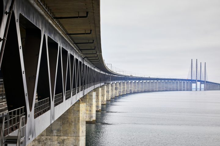 ÷resund,Bridge,(oresund,Bridge),Is,A,Combined,Railway,And,Motorway